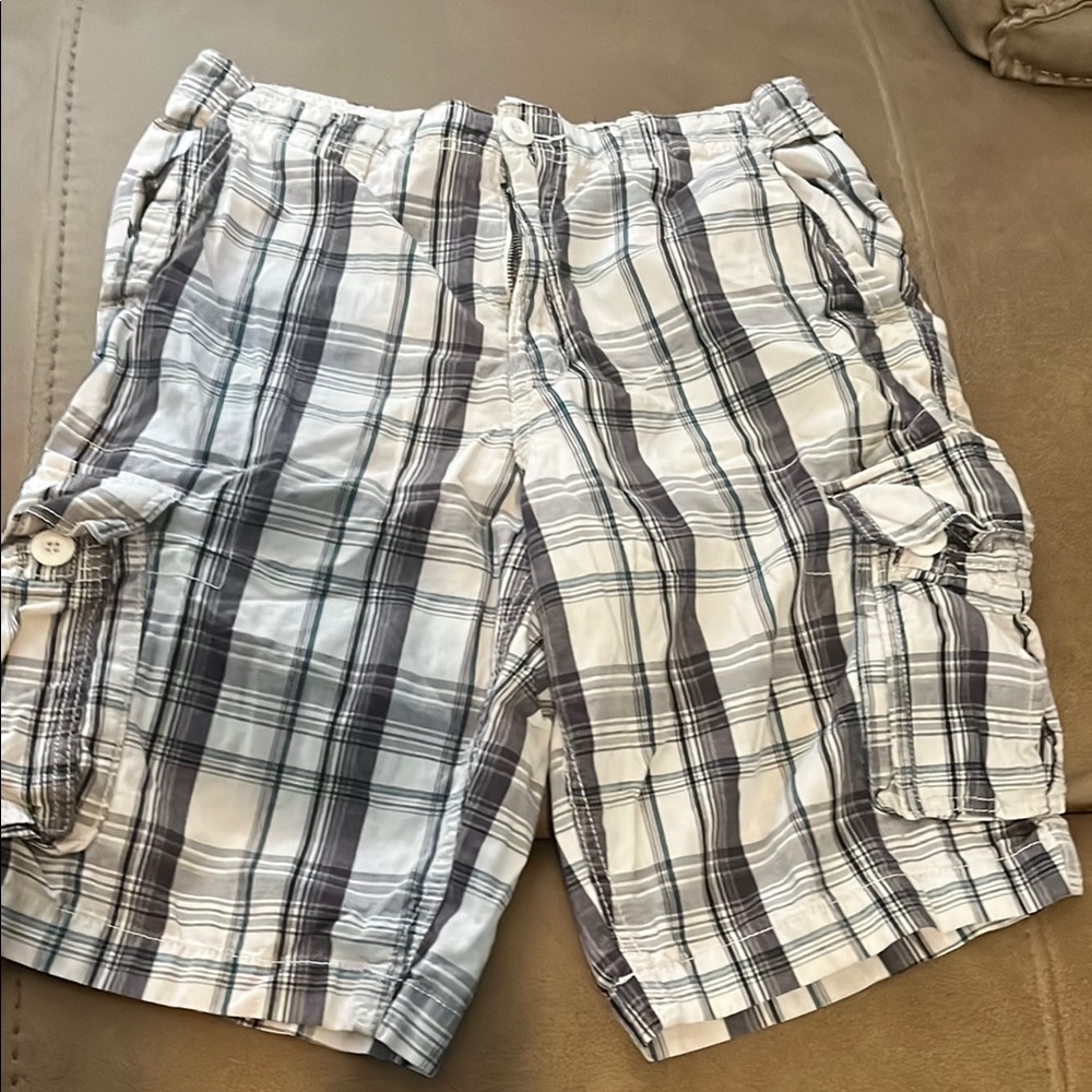 No Boundaries Gray and White Cargo Shorts